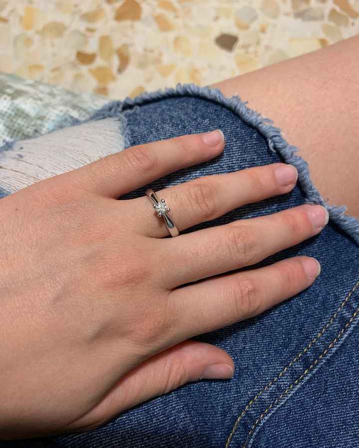 E ora mostraci una foto del tuo anello di fidanzamento! - 1