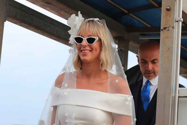 Velo alla Pellegrini su abito a sirena… - 2