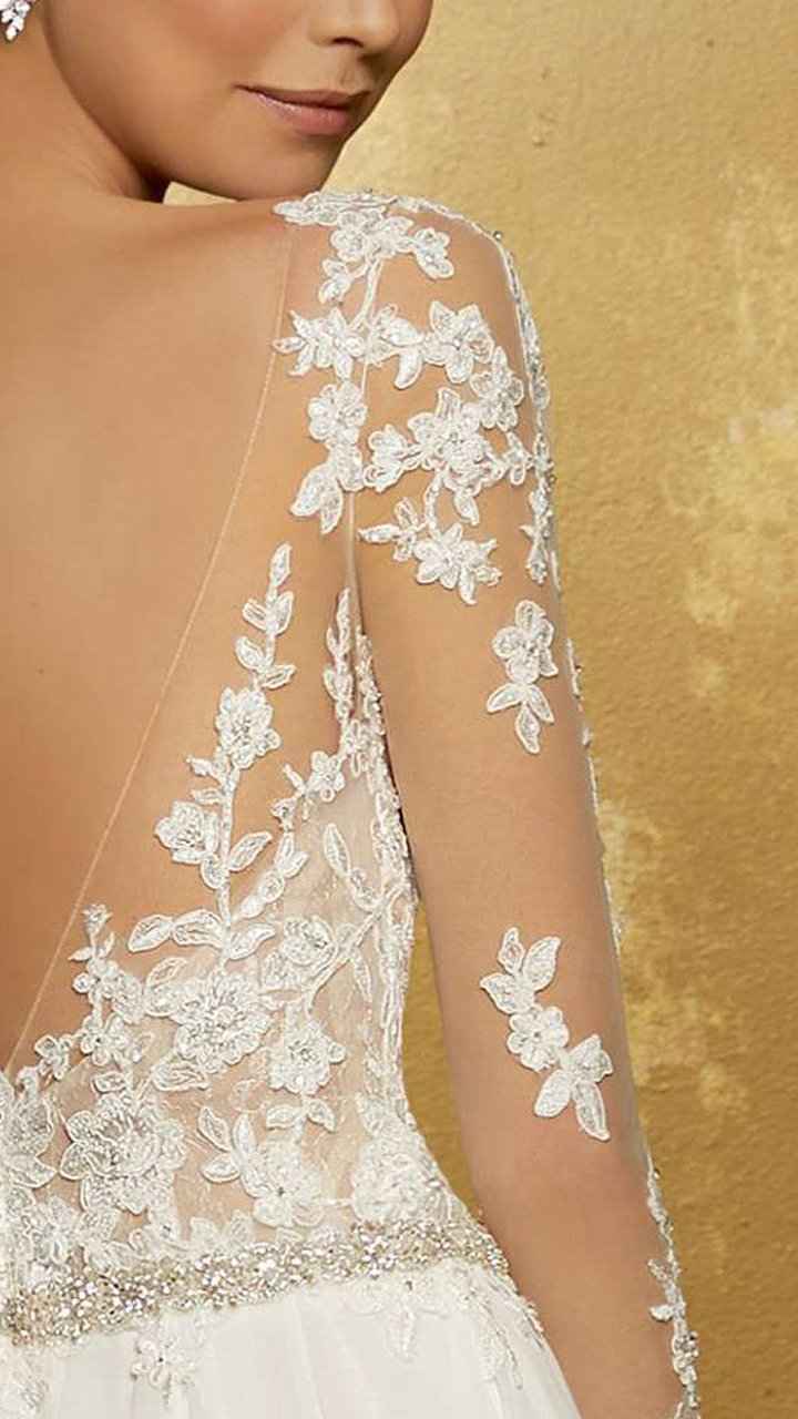 Velo alla Pellegrini su abito a sirena… - 3