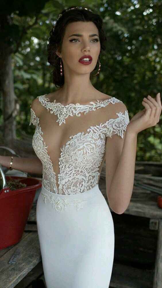 Abiti con gonna liscia e corpino in pizzo - 8