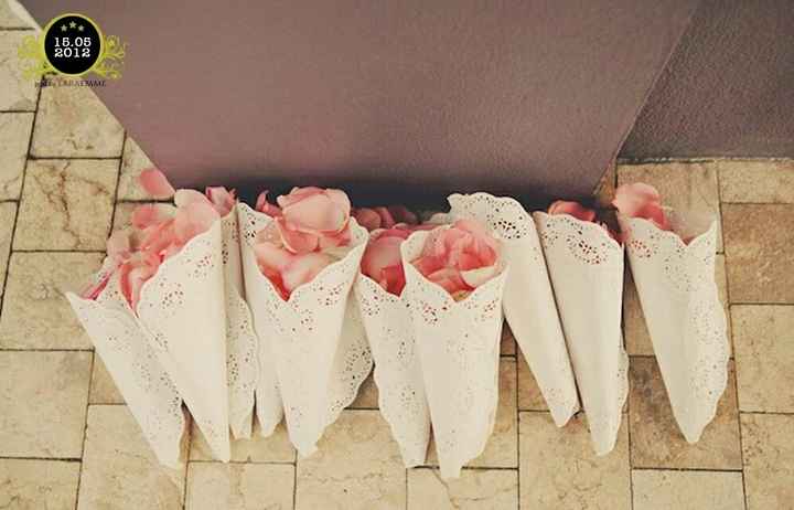 Colori bianco e rosa chiaro - 2