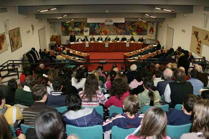 Sala comunale orribile - 1