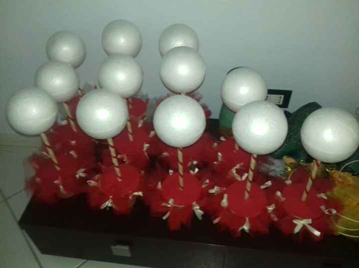 centrotavola che andranno decorati con marshmallow