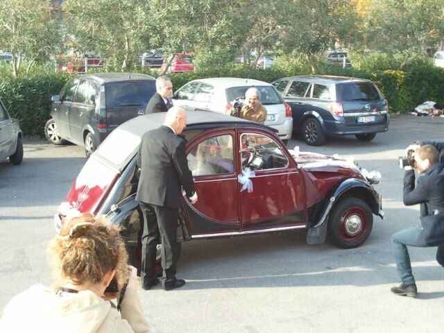 Chi si sposerà con la mitica Citroen due cavalli? - 1