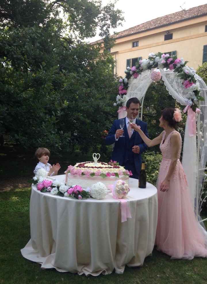 cambio d'abito e taglio torta