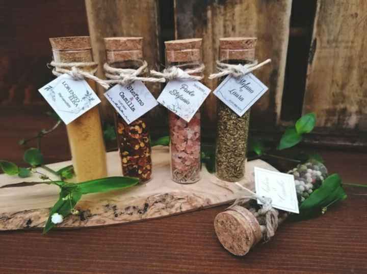 Cerco provette spezie/sale rosa - 1