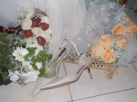 scarpe abito e fiori