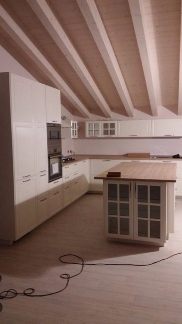 Cucina moderna con isola - 1