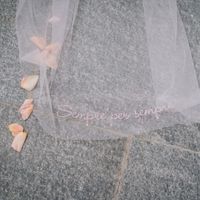 Che ne pensata del velo con la scritta ricamata alla fine? - 1