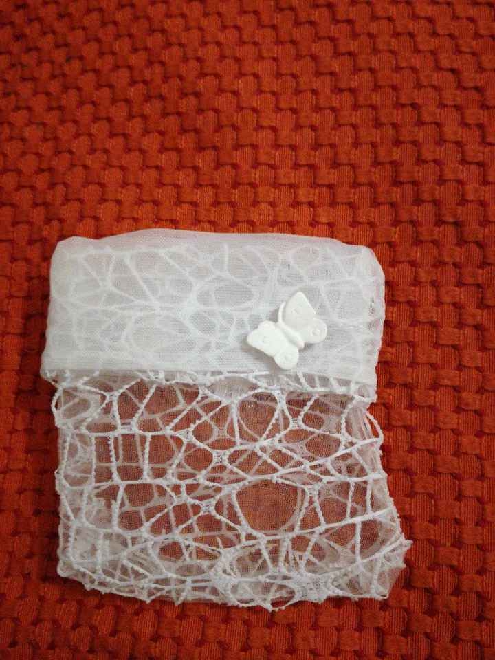 Ciao ragazze, vorrei un aiutino 😩 non so' come chiudere i sacchettini che devo dare alle persone non