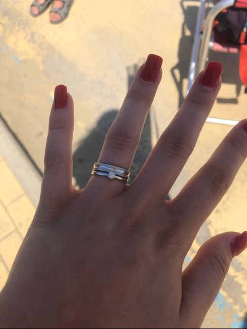 E ora mostraci una foto del tuo anello di fidanzamento! - 1