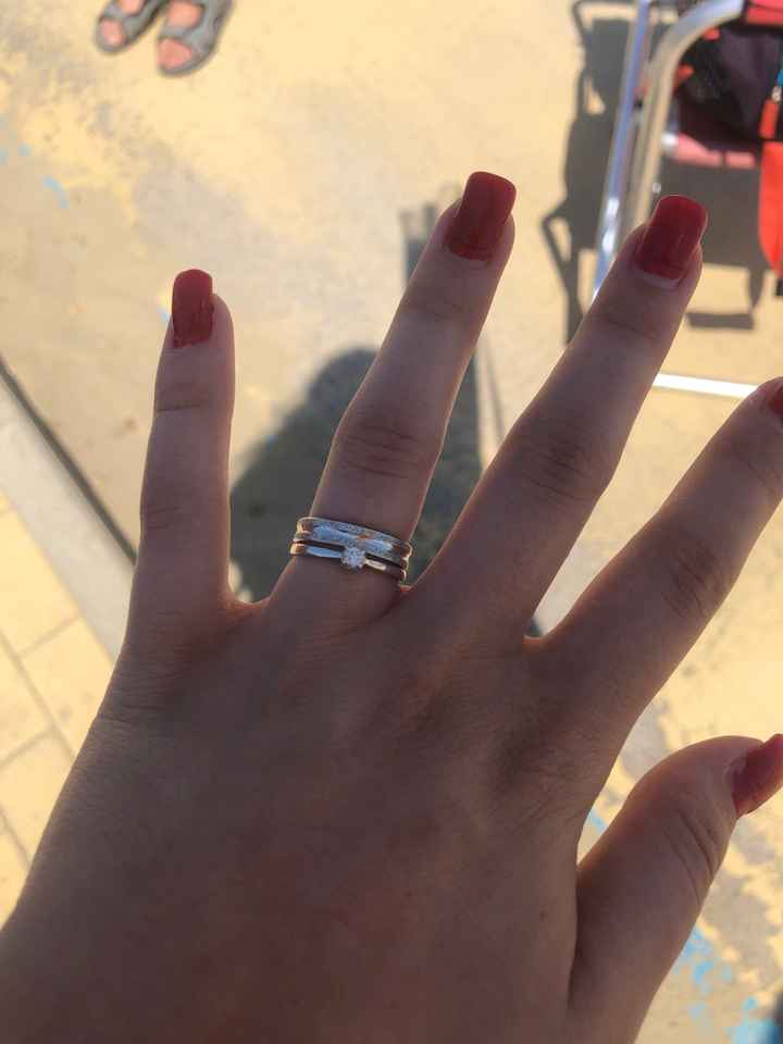 E ora mostraci una foto del tuo anello di fidanzamento! - 1
