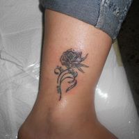 Tatoo caviglia destra