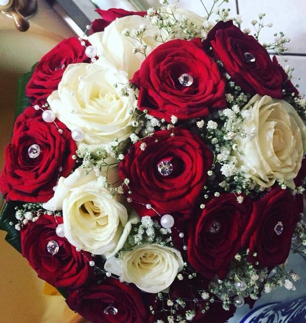 Bouquet con rose rosse 🌹 photos - 1