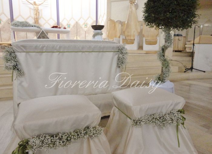 copri seggiole nostre e banchetto idem sedie testimoni