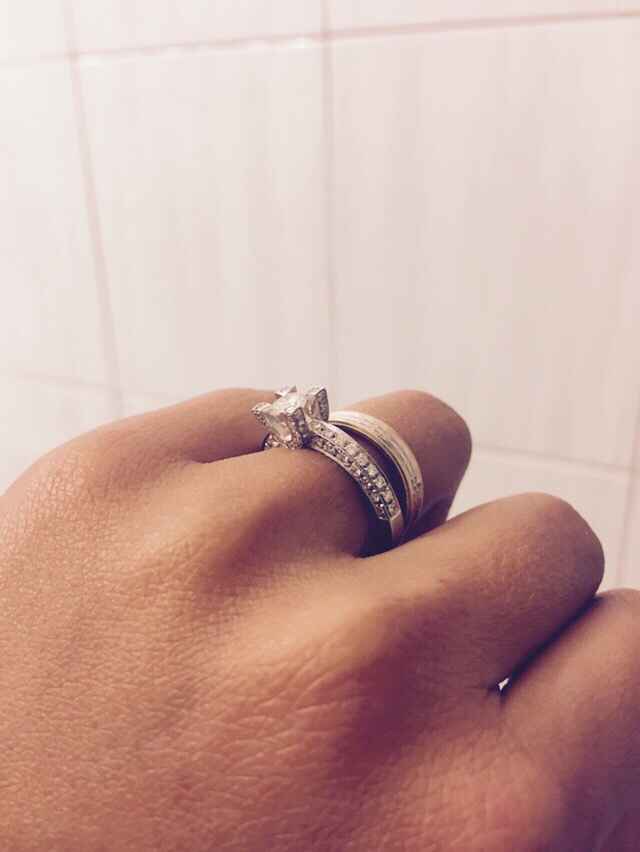 Mi fate vedere i vostri anelli di fidanzamento? - 1