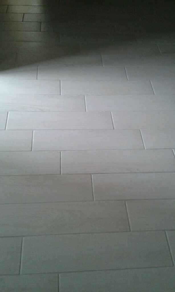 Gres porcellanato effetto parquet - 1