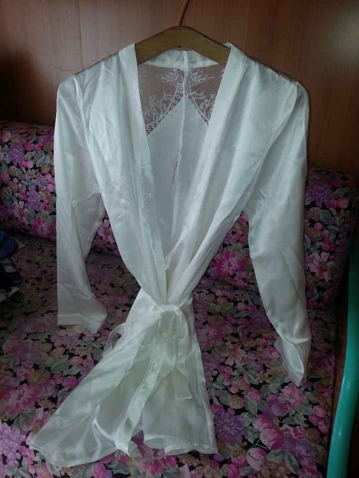 la mia vestaglietta in seta... un po' sgualcita!!