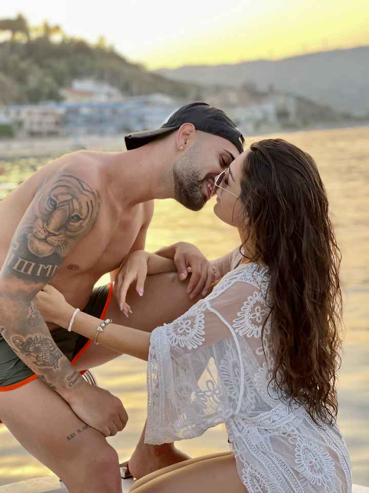 Postate una foto di voi due 👇 - 1