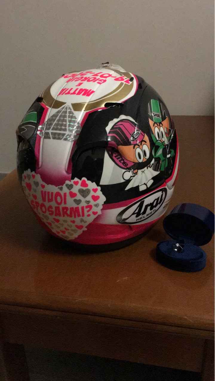 E ora mostraci una foto del tuo anello di fidanzamento! - 1