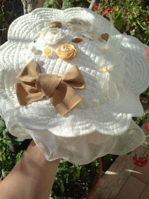 Il nostro cuscino portafedi....:-)