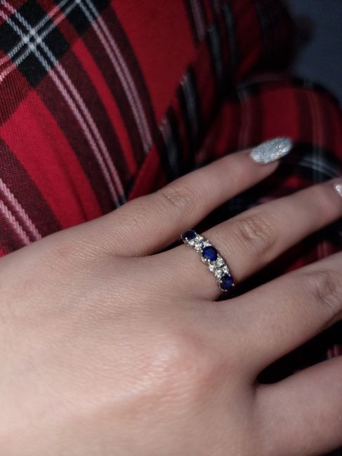 Il vostro anello di fidanzamento gira un po’ o è perfettamente aderente? 2