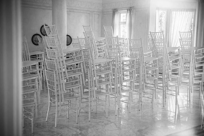 La sala prima di essere preparata