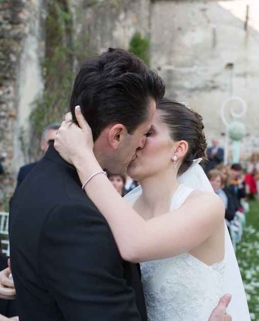 Primo bacio da marito e moglie