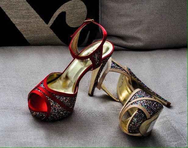 Mi fate vedere le vostre scarpe? - 1