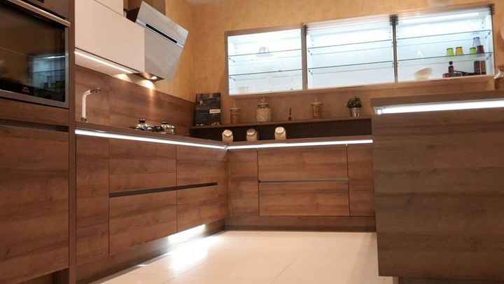 questa è la cucina che h visto che mi è piaciuta molto, la foto non rende bene. ma è bella grande sa