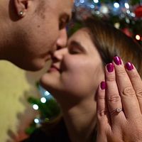 E ora mostraci una foto del tuo anello di fidanzamento! - 1