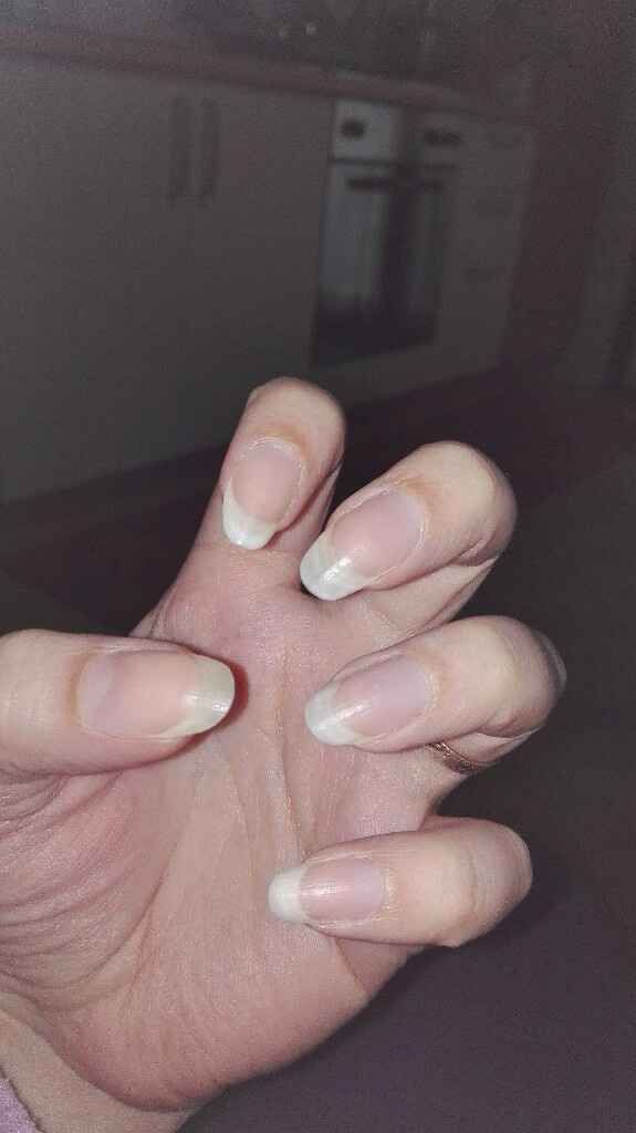 Mi fate vedere le vostre unghie - 1