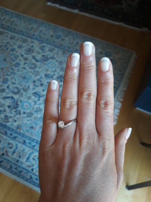 Fatemi vedere le vostre unghie che farete e l acconciatura - 1