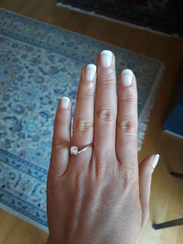 Fatemi vedere le vostre unghie che farete e l acconciatura - 1