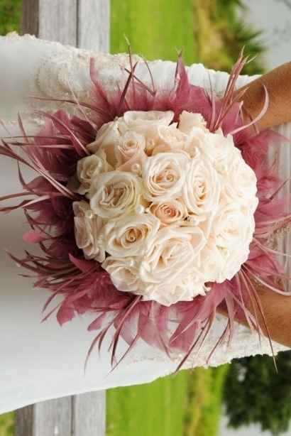 Colore bianco e rosso boquet segnaposti e tema - 2