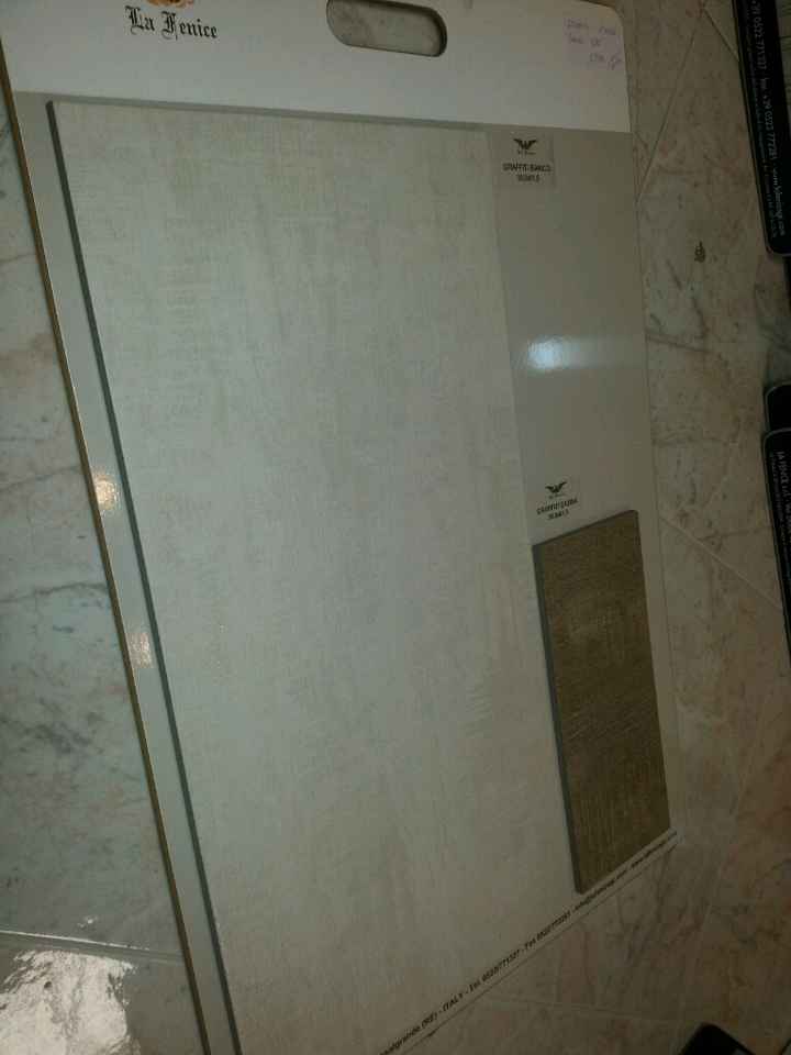 Mi dite cosa pensate di questi due tipi di piastrelle? - 1