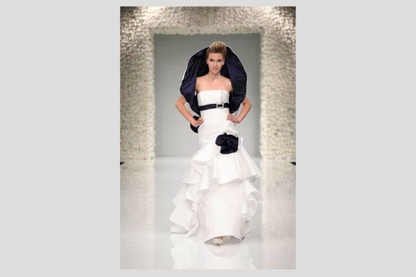 abito con dettagli blu