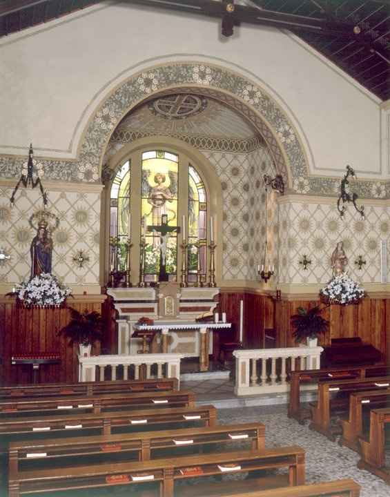 Chiesa Leumann interno