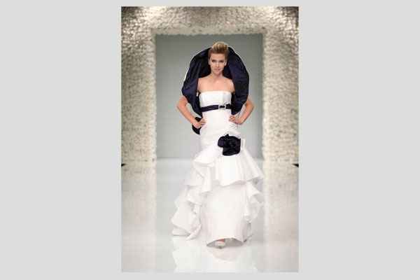 abito con dettagli blu