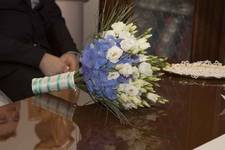 Bouquet con fiori azzurri - 3