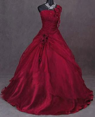 Vestito da sposa rosso ampio