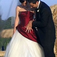 Abito bianco e rosso