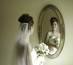 sposa allo specchio