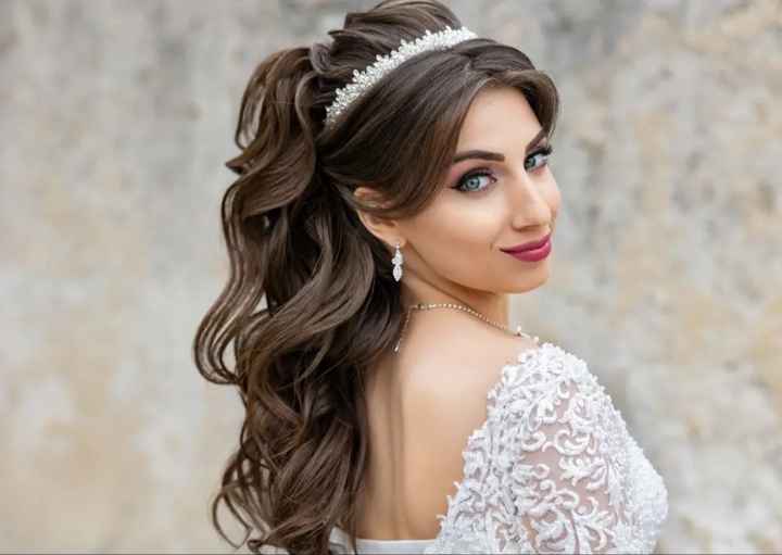 Ragazze siate clementi, mi sono follemente innamorata di questa corona, premetto che il mio abito è 