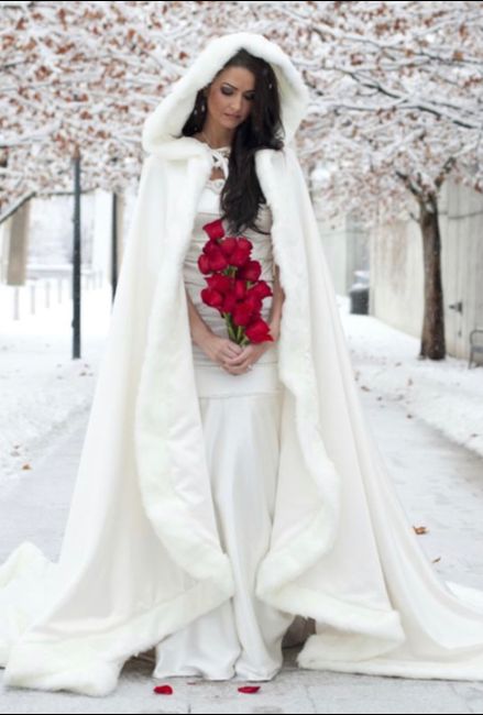 Nuovo must 2020: L’abito da sposa con la mantella 🤍 1