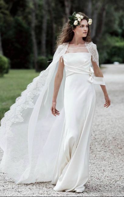 Nuovo must 2020: L’abito da sposa con la mantella 🤍 3
