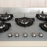 Che ne dite del piano cottura a induzione? Io sono in conflitto tra acciaio e vetro... e lo stavo va