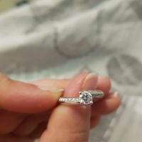 E ora mostraci una foto del tuo anello di fidanzamento! - 1