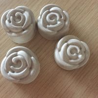 qui sono più grigiastri!