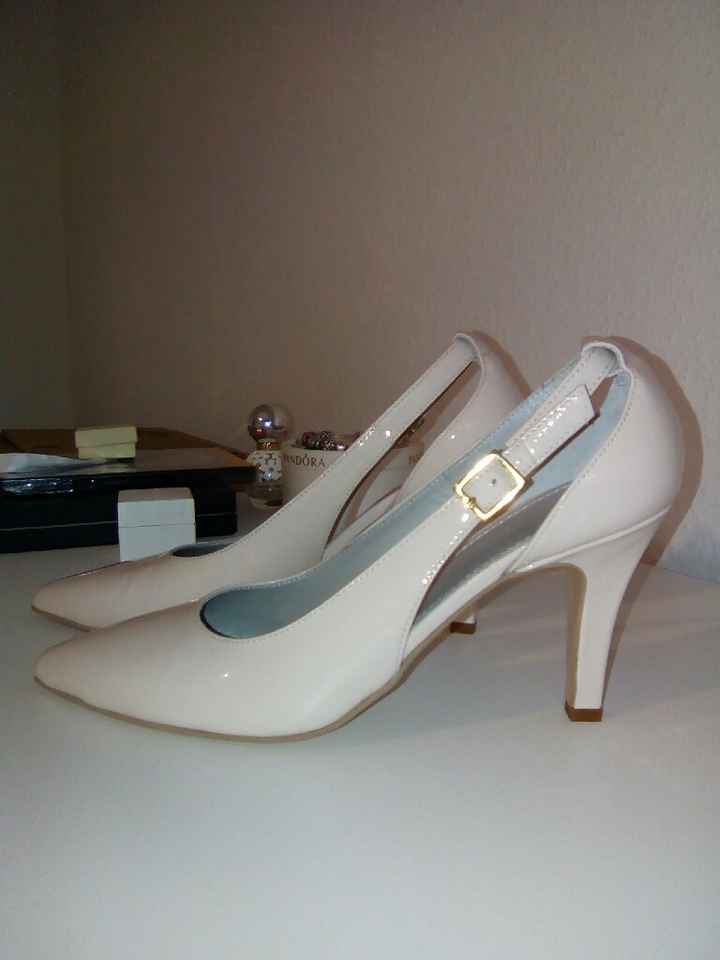 Comprate le mie scarpe da sposa! - 1